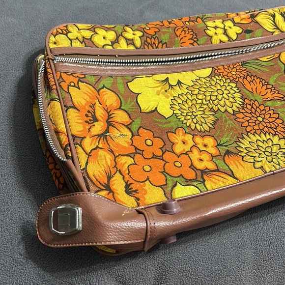 Bantam Travelware Flower Suitcase Floral Case Makeup Overnight Bag 60s - Picture 2 of 13